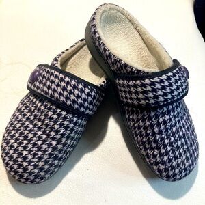 VIONIC Sz 10 Indulge Carlin Slip On Lined Mules  Clogs Slippers